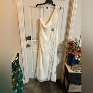 Women’s white one shoulder wedding dress